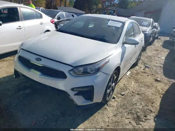 3KPF24AD7KE007258 2019 KIA FORTE - Image 2