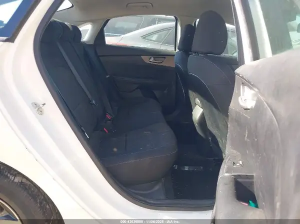 3KPF24AD7KE007258 2019 KIA FORTE - Image 8