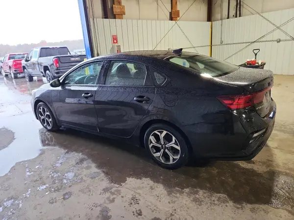 3KPF24AD7KE008605 2019 KIA FORTE - Image 2
