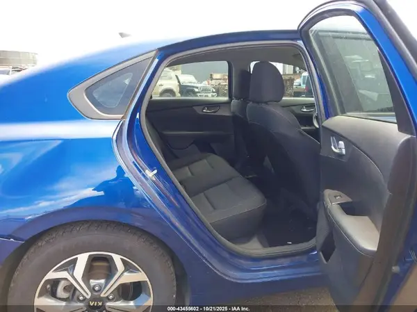3KPF24AD7KE008944 2019 KIA FORTE - Image 8