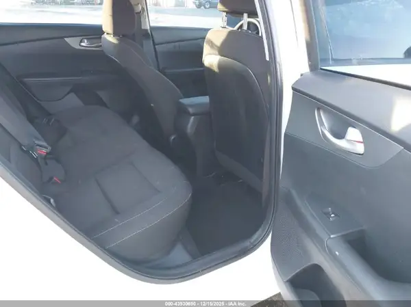3KPF24AD7KE009110 2019 KIA FORTE - Image 8
