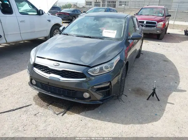3KPF24AD7KE010712 2019 KIA FORTE - Image 2