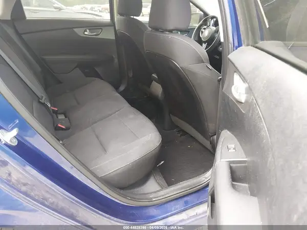 3KPF24AD7KE013609 2019 KIA FORTE - Image 8