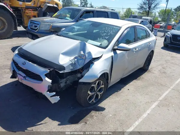 3KPF24AD7KE016977 2019 KIA FORTE - Image 2