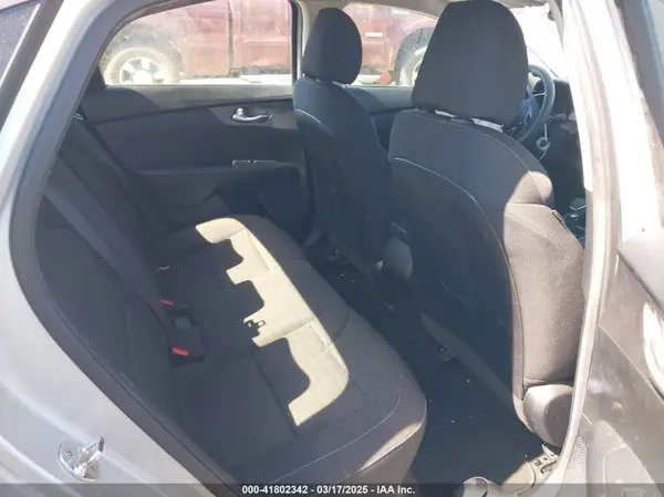 3KPF24AD7KE016977 2019 KIA FORTE - Image 8
