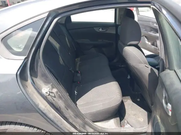 3KPF24AD7KE027526 2019 KIA FORTE - Image 8