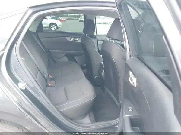 3KPF24AD7KE028224 2019 KIA FORTE - Image 8