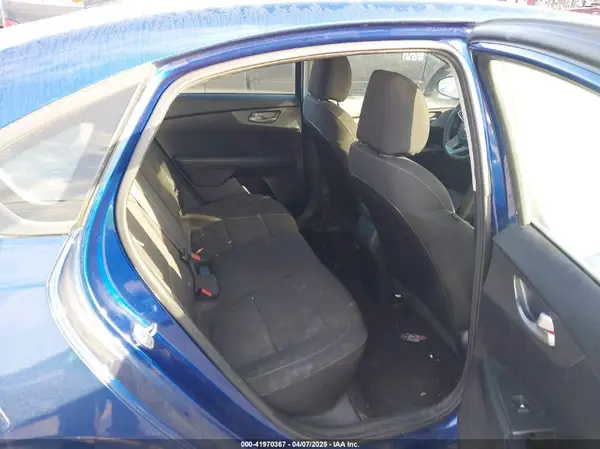 3KPF24AD7KE031575 2019 KIA FORTE - Image 8