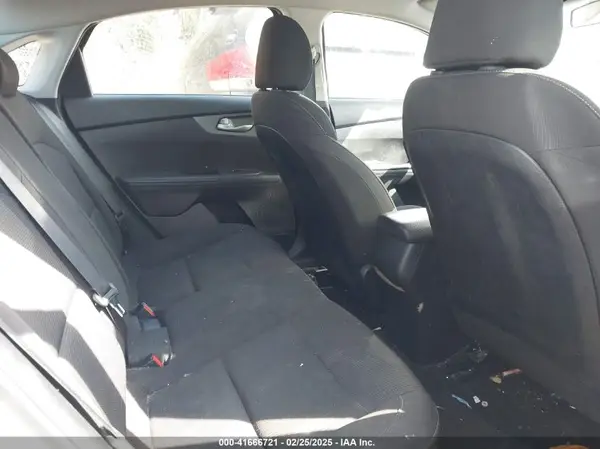 3KPF24AD7KE034749 2019 KIA FORTE - Image 8
