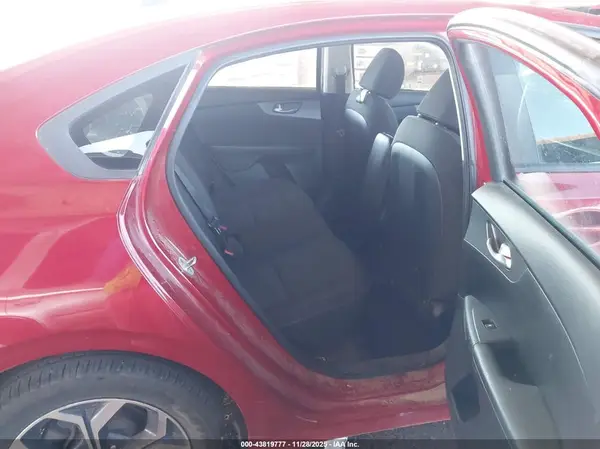 3KPF24AD7KE035657 2019 KIA FORTE - Image 8