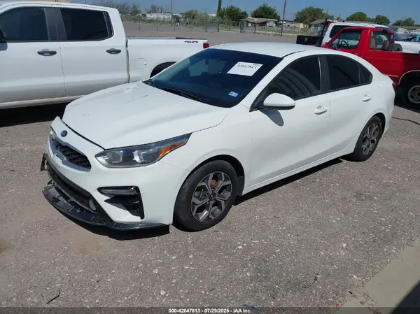 3KPF24AD7KE040986 2019 KIA FORTE - Image 2