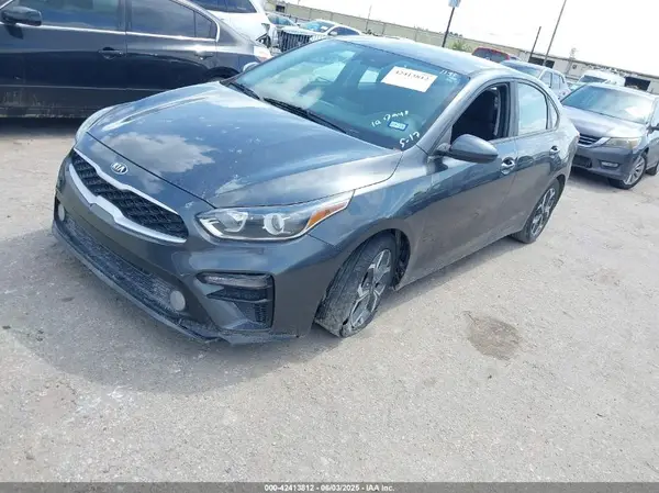 3KPF24AD7KE041135 2019 KIA FORTE - Image 2