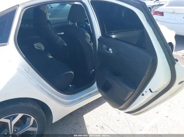 3KPF24AD7KE048313 2019 KIA FORTE - Image 8