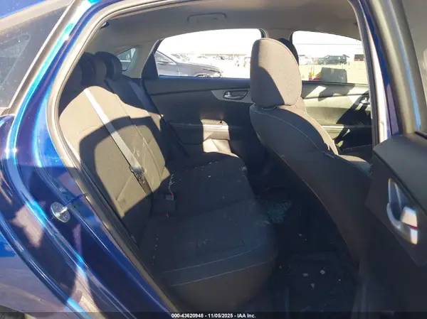 3KPF24AD7KE049798 2019 KIA FORTE - Image 8
