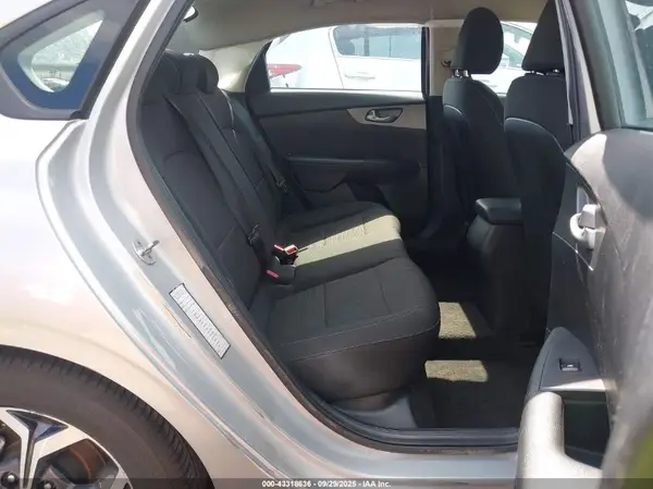 3KPF24AD7KE050546 2019 KIA FORTE - Image 8