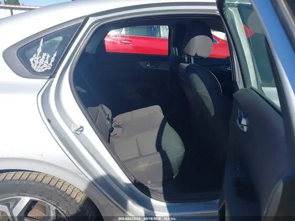 3KPF24AD7KE056010 2019 KIA FORTE - Image 8