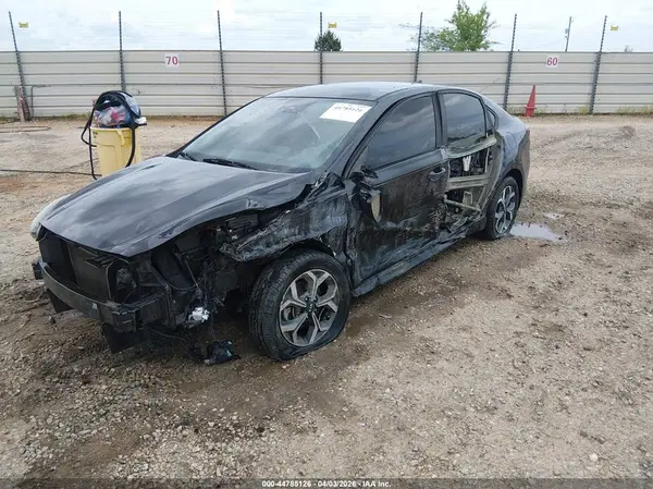 3KPF24AD7KE058811 2019 KIA FORTE - Image 2