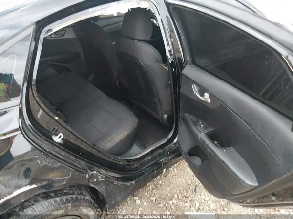 3KPF24AD7KE058811 2019 KIA FORTE - Image 8