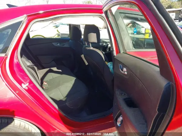 3KPF24AD7KE058999 2019 KIA FORTE - Image 8