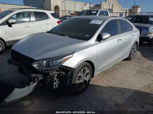 3KPF24AD7KE059814 2019 KIA FORTE - Image 2