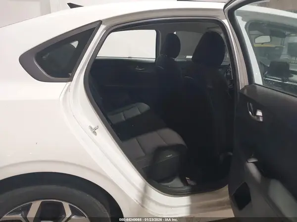 3KPF24AD7KE059960 2019 KIA FORTE - Image 8