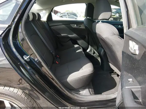 3KPF24AD7KE060493 2019 KIA FORTE - Image 8