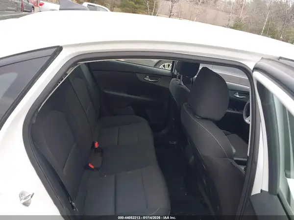 3KPF24AD7KE060607 2019 KIA FORTE - Image 8
