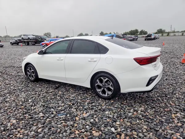 3KPF24AD7KE061269 2019 KIA FORTE - Image 2