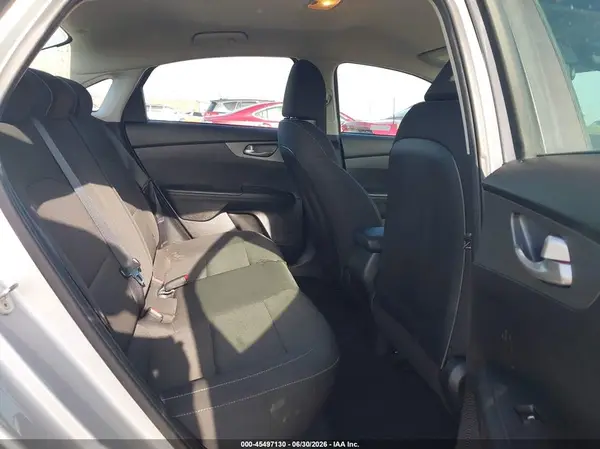 3KPF24AD7KE061319 2019 KIA FORTE - Image 8