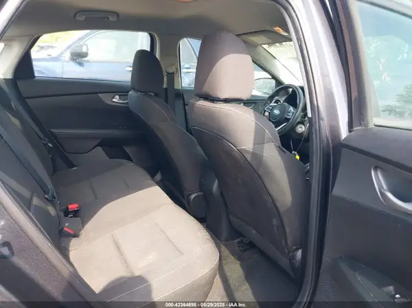3KPF24AD7KE062289 2019 KIA FORTE - Image 8