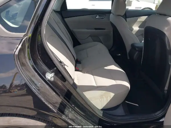 3KPF24AD7KE068190 2019 KIA FORTE - Image 8