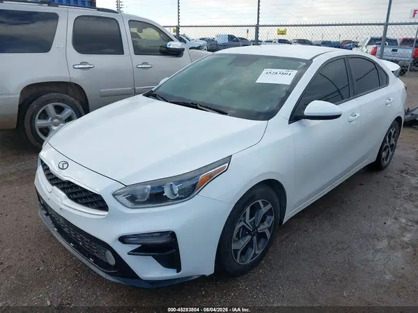 3KPF24AD7KE070103 2019 KIA FORTE - Image 2