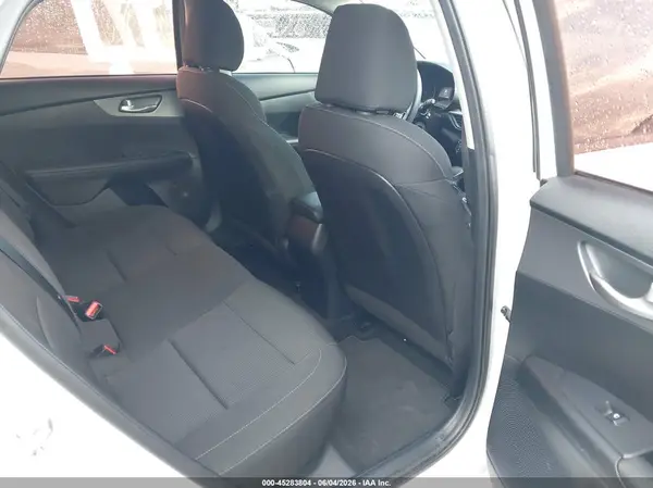 3KPF24AD7KE070103 2019 KIA FORTE - Image 8