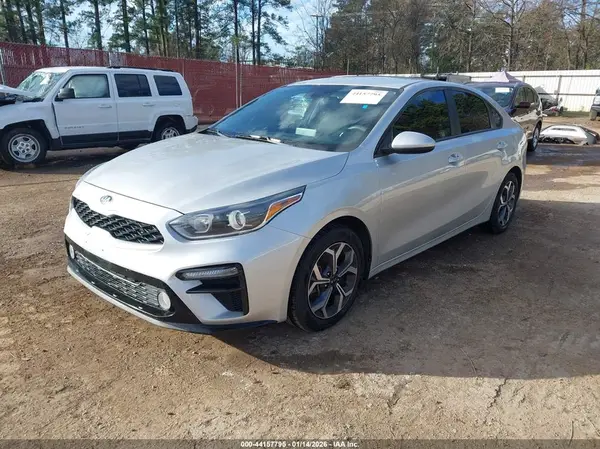 3KPF24AD7KE070117 2019 KIA FORTE - Image 2