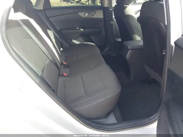 3KPF24AD7KE070117 2019 KIA FORTE - Image 8