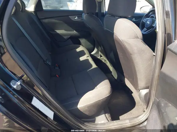 3KPF24AD7KE071168 2019 KIA FORTE - Image 8