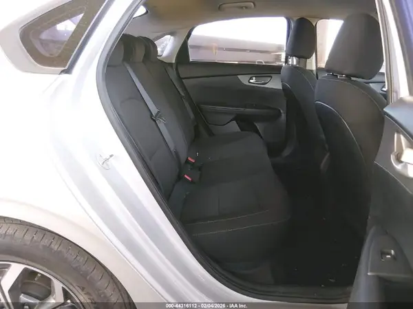 3KPF24AD7KE073440 2019 KIA FORTE - Image 8