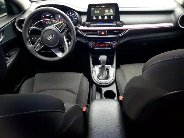 3KPF24AD7KE073647 2019 KIA FORTE - Image 8