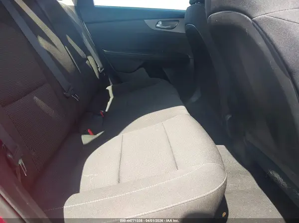 3KPF24AD7KE074426 2019 KIA FORTE - Image 8