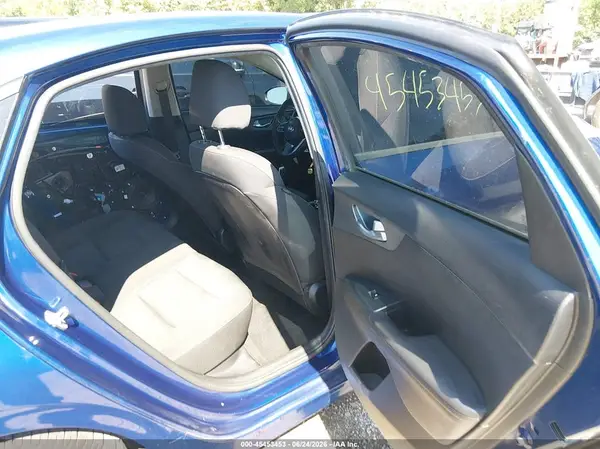 3KPF24AD7KE074569 2019 KIA FORTE - Image 8
