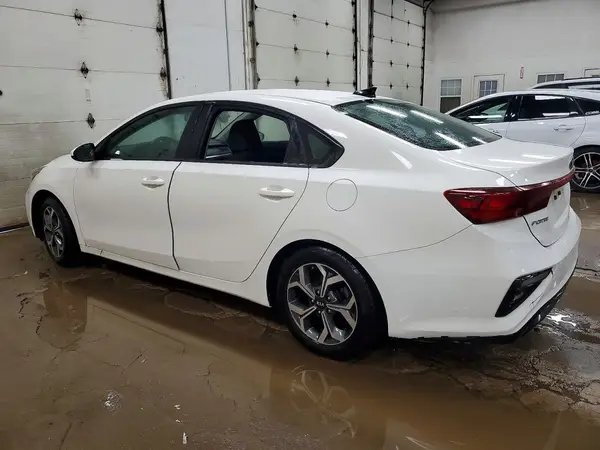 3KPF24AD7KE075740 2019 KIA FORTE - Image 2