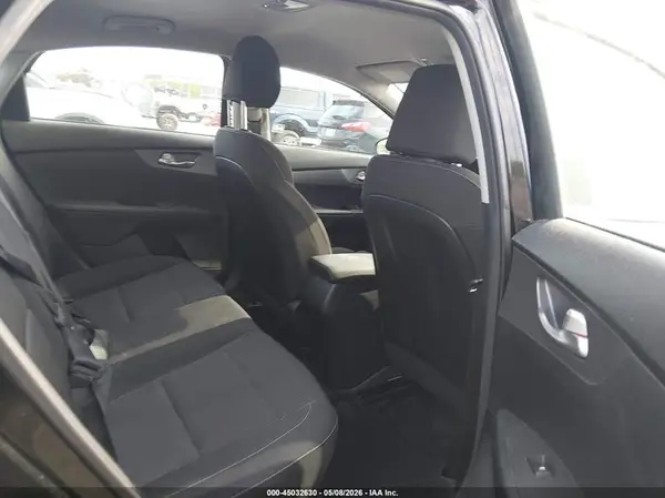 3KPF24AD7KE076581 2019 KIA FORTE - Image 8