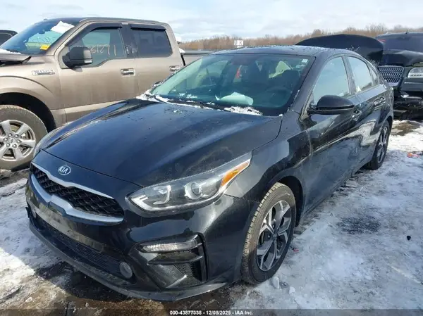 3KPF24AD7KE076743 2019 KIA FORTE - Image 2