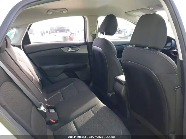 3KPF24AD7KE077262 2019 KIA FORTE - Image 8