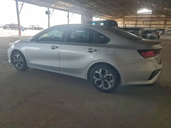 3KPF24AD7KE077441 2019 KIA FORTE - Image 2