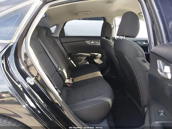 3KPF24AD7KE084132 2019 KIA FORTE - Image 8