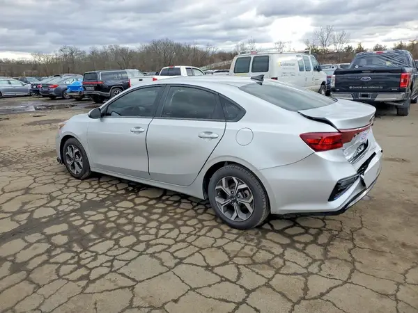 3KPF24AD7KE084227 2019 KIA FORTE - Image 2