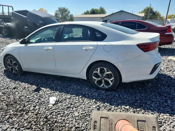 3KPF24AD7KE087161 2019 KIA FORTE - Image 2