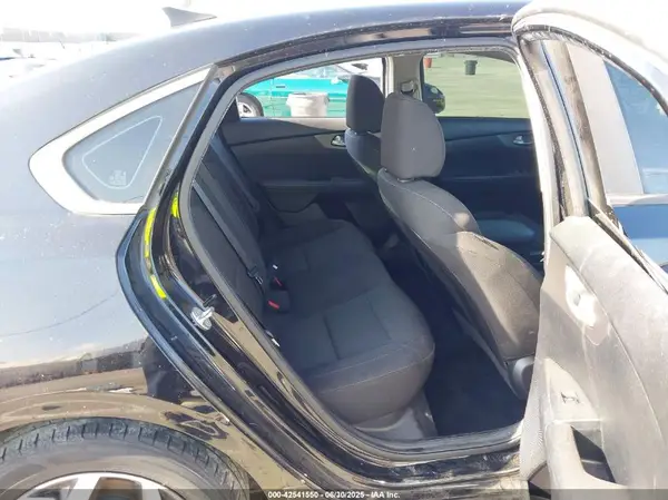 3KPF24AD7KE089279 2019 KIA FORTE - Image 8