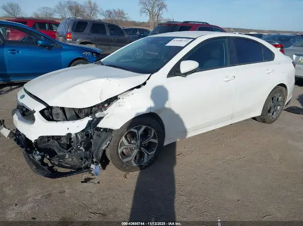 3KPF24AD7KE090500 2019 KIA FORTE - Image 2